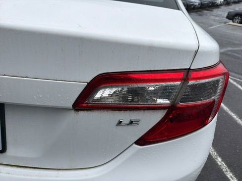 Used 2013 Toyota Camry LE image 10