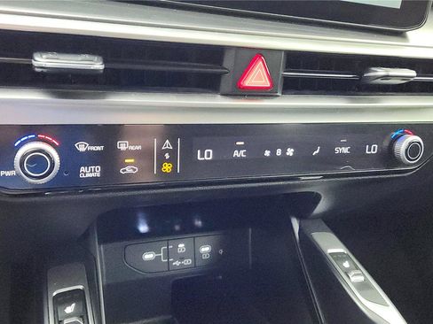 Used 2024 Kia Sorento S image 33