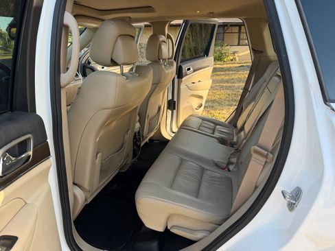 Used 2016 Jeep Grand Cherokee Limited image 16