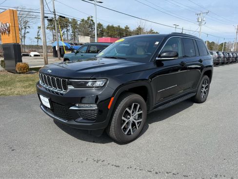 Used 2025 Jeep Grand Cherokee Limited image 4