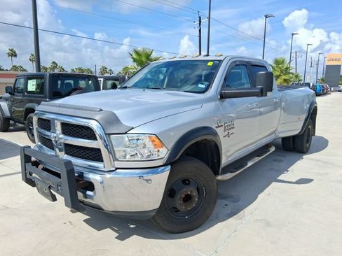 Used 2018 RAM 3500 SLT AWD/4WD image 3