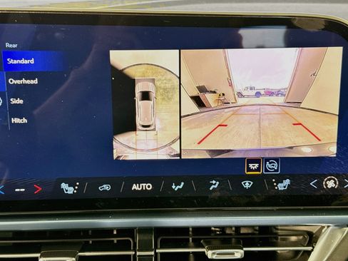 Used 2025 Chevrolet Equinox EV LT w/ Convenience Package FWD image 16