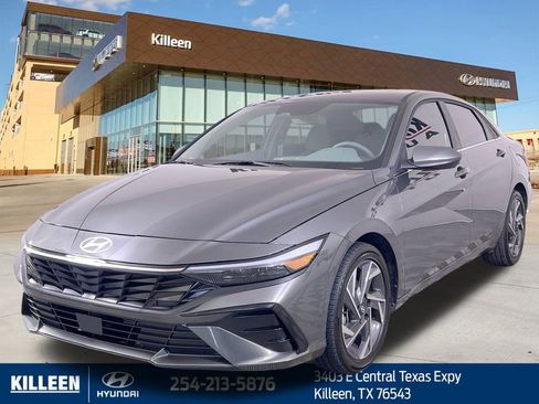 Used 2025 Hyundai Elantra SEL w/ Cargo Package image 4