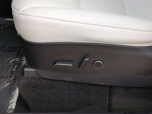 Used 2021 Tesla Model Y Long Range image 21