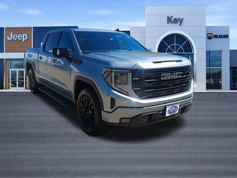 Used 2023 GMC Sierra 1500 Elevation w/ Elevation Premium Package AWD/4WD image 8
