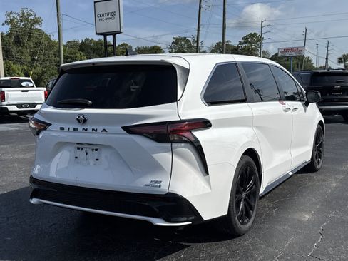 Used 2024 Toyota Sienna XSE FWD image 6