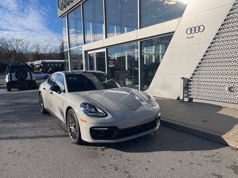 Used 2023 Porsche Panamera 4 Platinum Edition image 4