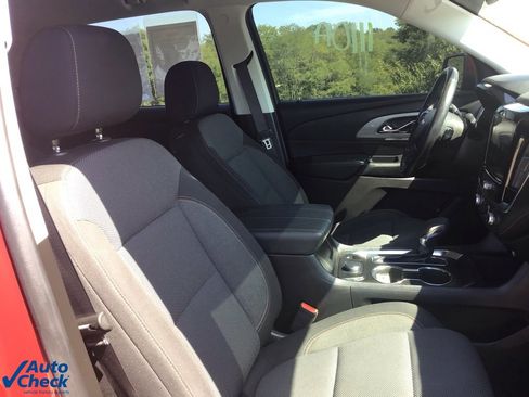 Used 2021 Chevrolet Traverse LT image 28