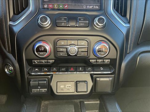 Used 2020 GMC Sierra 1500 AT4 w/ AT4 Premium Package image 26