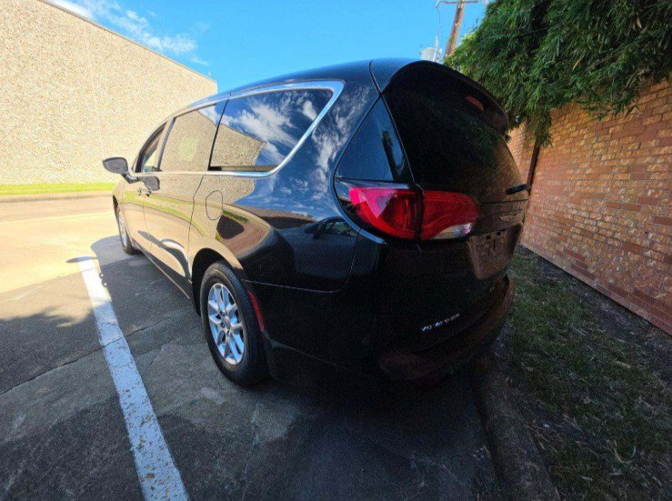 Used 2024 Chrysler Voyager LX FWD image 4