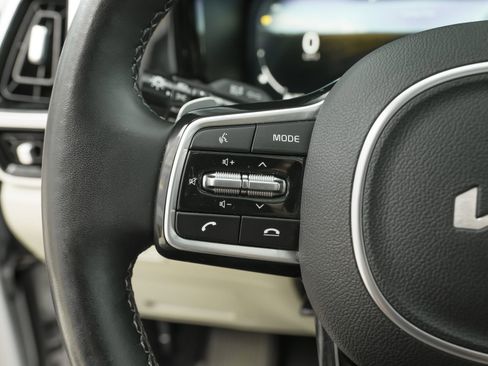 Used 2023 Kia Sorento SX Prestige image 18