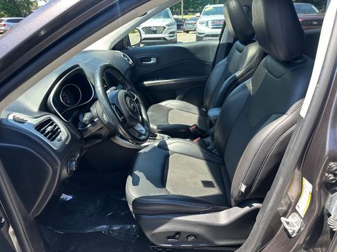 Used 2021 Jeep Compass Latitude w/ Sun and Sound Group AWD/4WD image 11