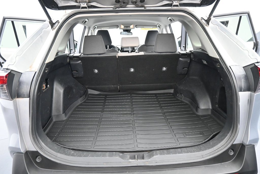 Used 2021 Toyota RAV4 XLE AWD/4WD image 27