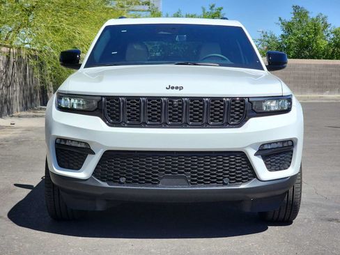 Used 2025 Jeep Grand Cherokee Limited w/ Luxury Tech Group II AWD/4WD image 3