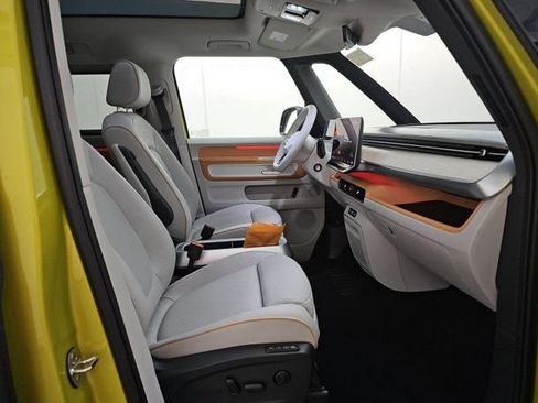 Used 2025 Volkswagen ID. Buzz 1st Edition AWD/4WD image 3