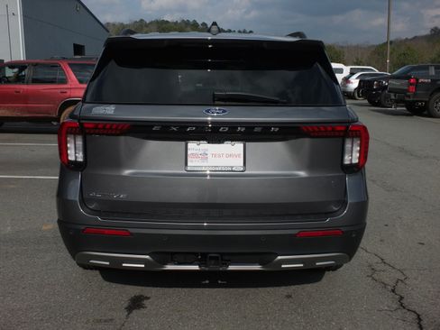 New 2026 Ford Explorer Active w/ Active Comfort Package RWD image 4