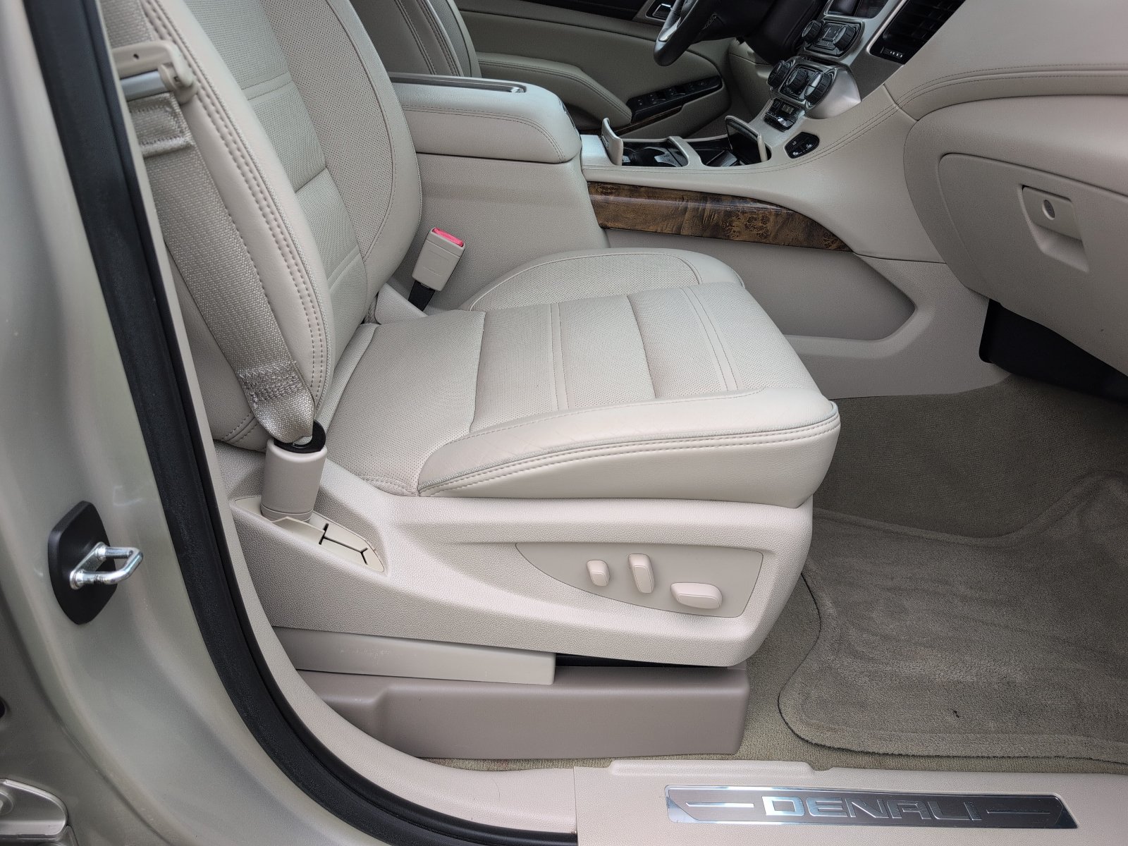 Used 2016 GMC Yukon Denali w/ Open Road Package RWD image 10