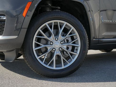 New 2025 Jeep Grand Cherokee L Summit w/ Advanced Protech Group IV AWD/4WD image 5