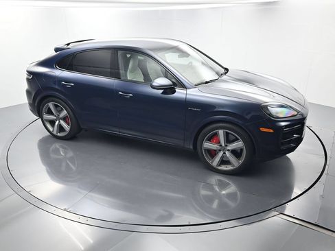 Certified 2025 Porsche Cayenne Turbo AWD/4WD image 39