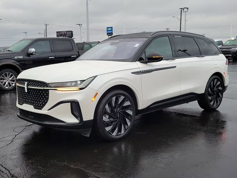 Certified 2024 Lincoln Nautilus Reserve w/ Equipment Group 202A image 8