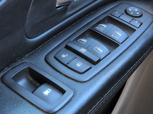 Used 2014 Dodge Grand Caravan SXT FWD image 20