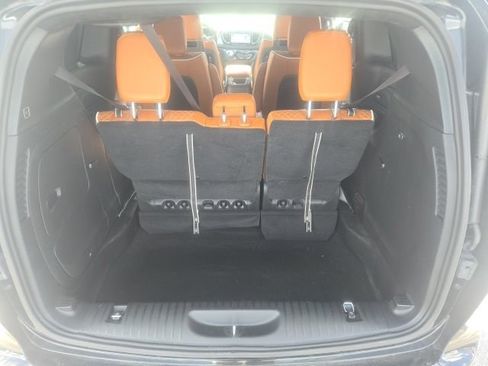 Used 2025 Chrysler Pacifica Pinnacle FWD image 41