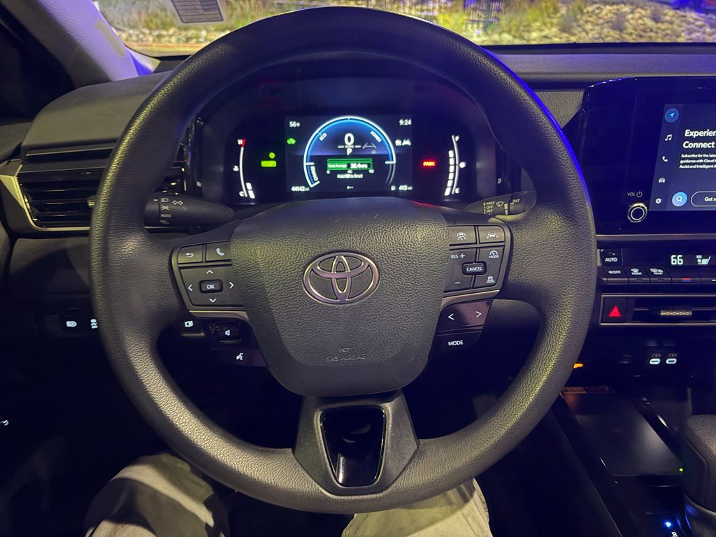 Used 2025 Toyota Camry LE AWD/4WD image 28