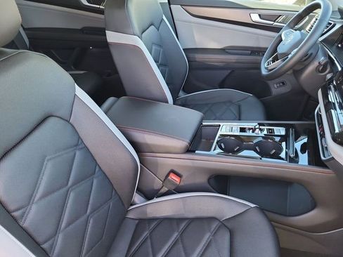 New 2026 Volkswagen Atlas Peak Edition AWD/4WD image 17