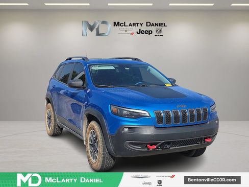 Used 2019 Jeep Cherokee Trailhawk AWD/4WD image 1
