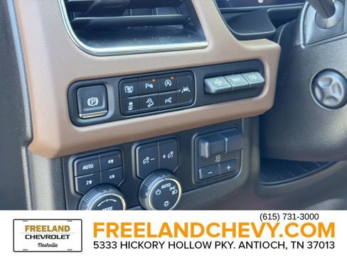 Used 2024 Chevrolet Suburban High Country w/ Advanced Technology Package image 30