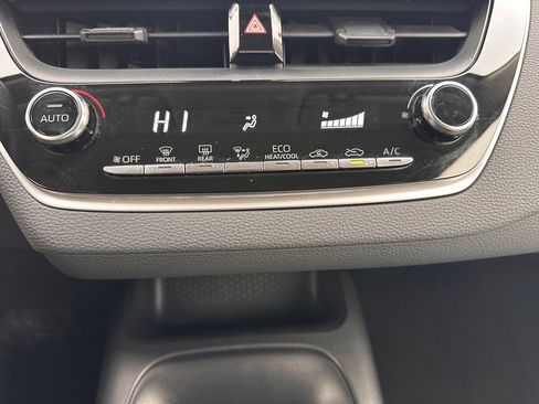 Used 2022 Toyota Corolla LE image 22