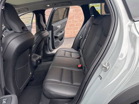 Used 2025 Volvo V60 B5 Cross Country Plus image 35