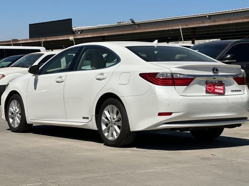 Used 2014 Lexus ES 300h w/ Premium Package w/Bamboo Trim FWD image 7