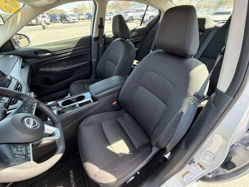 Used 2024 Nissan Altima 2.5 SV image 11