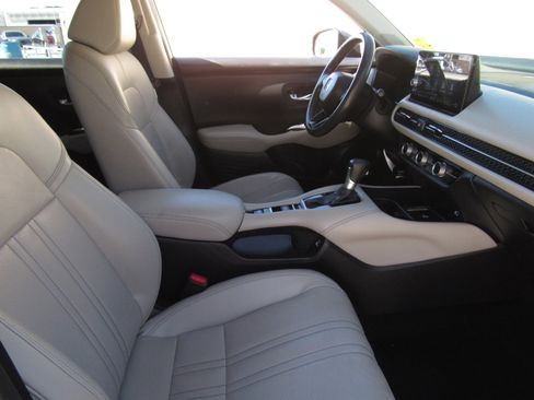 Certified 2023 Honda HR-V EX-L image 9