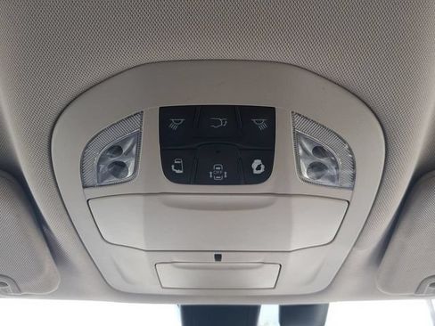 Used 2018 Chrysler Pacifica Touring-L FWD image 24
