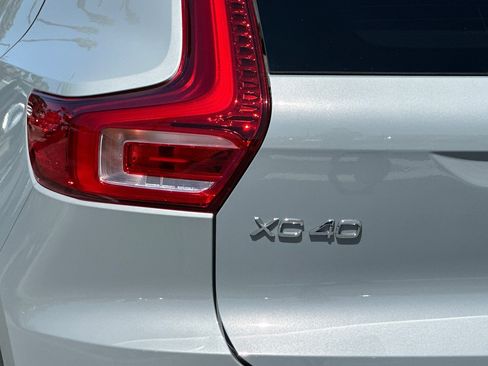 Certified 2025 Volvo XC40 B5 Plus AWD/4WD image 33