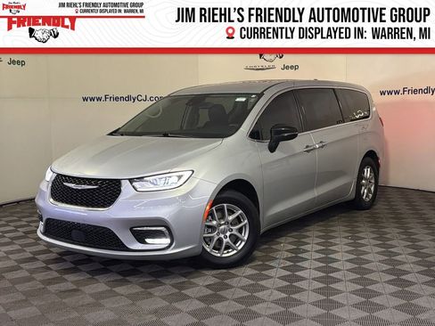 Used 2024 Chrysler Pacifica Touring-L image 1