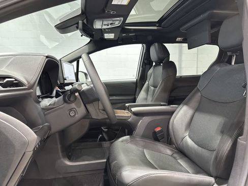 Used 2025 Toyota Sienna Platinum image 14