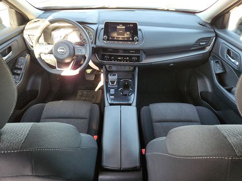 Used 2024 Nissan Rogue SV image 11