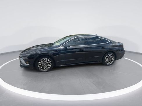 Certified 2025 Hyundai Sonata Limited FWD image 4