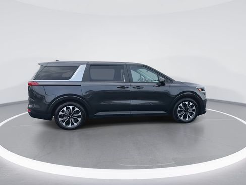 Used 2024 Kia Carnival EX FWD image 9