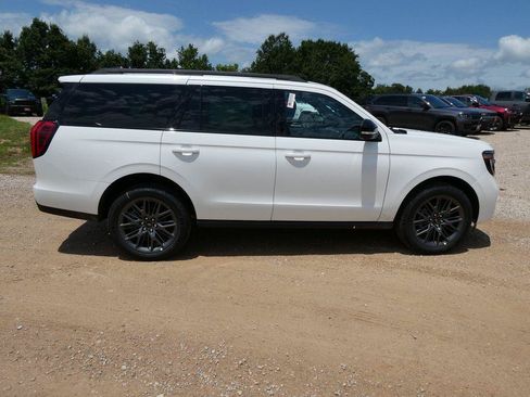 New 2027 Ford Expedition Platinum w/ Stealth Appearance Package AWD/4WD image 4