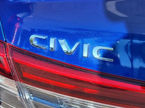 Used 2023 Honda Civic EX image 9