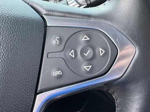 Used 2021 Chevrolet Traverse LT FWD image 25