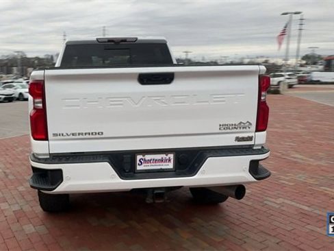 Used 2023 Chevrolet Silverado 2500 High Country w/ Z71 Off-Road Package image 8