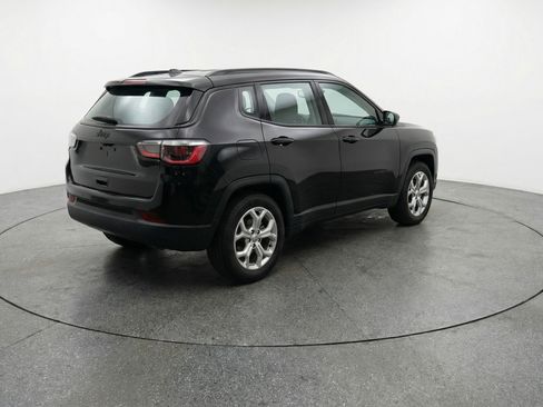 Used 2025 Jeep Compass Latitude image 9