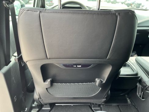 New 2027 Chrysler Pacifica Select w/ Family Tech Group FWD image 24