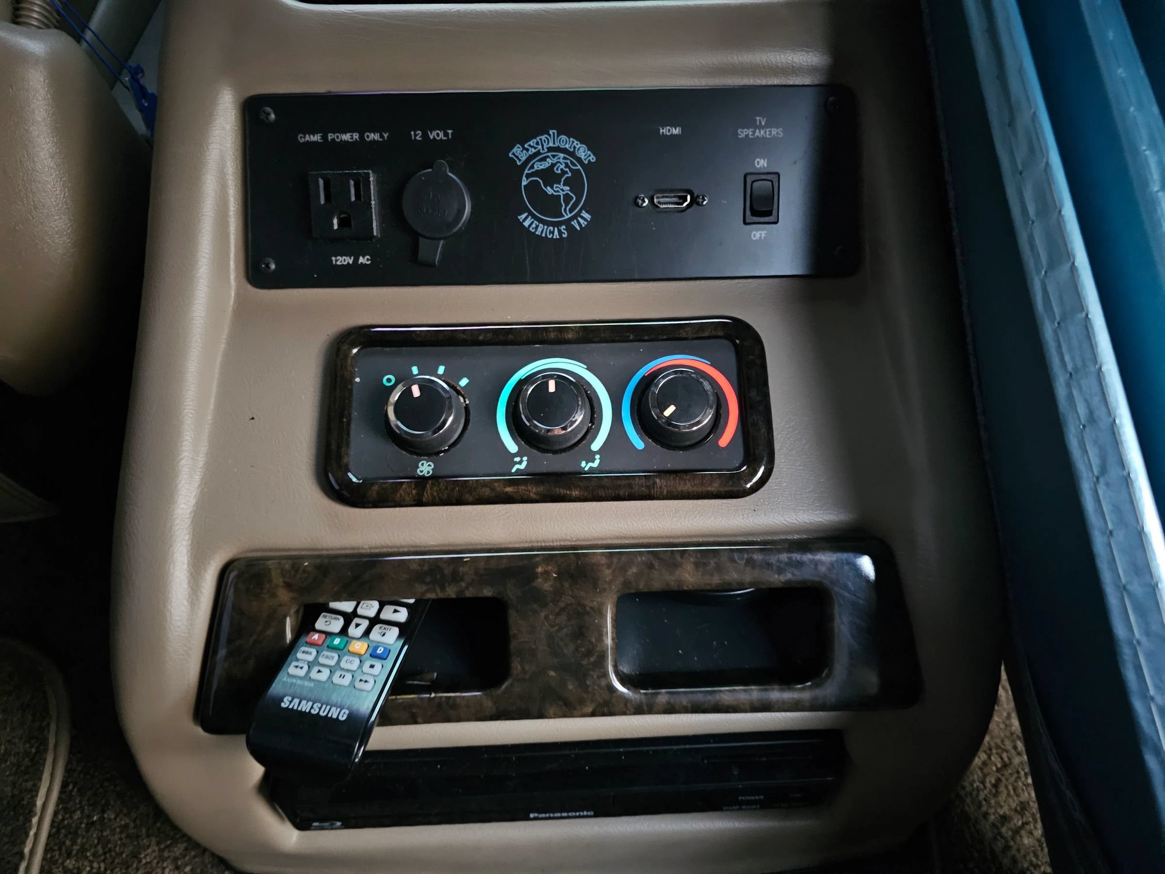 Used 2016 Chevrolet Express 2500 RWD image 24