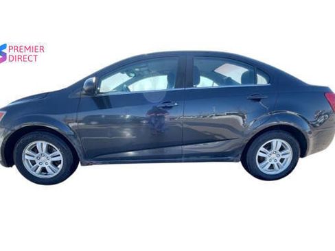 Used 2013 Chevrolet Sonic LT image 2